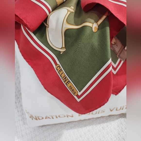 CELINE SCARF AND FONDATION LOUIS VUITTON TOTE BAG 2 ITEMS - Picture 2 of 14